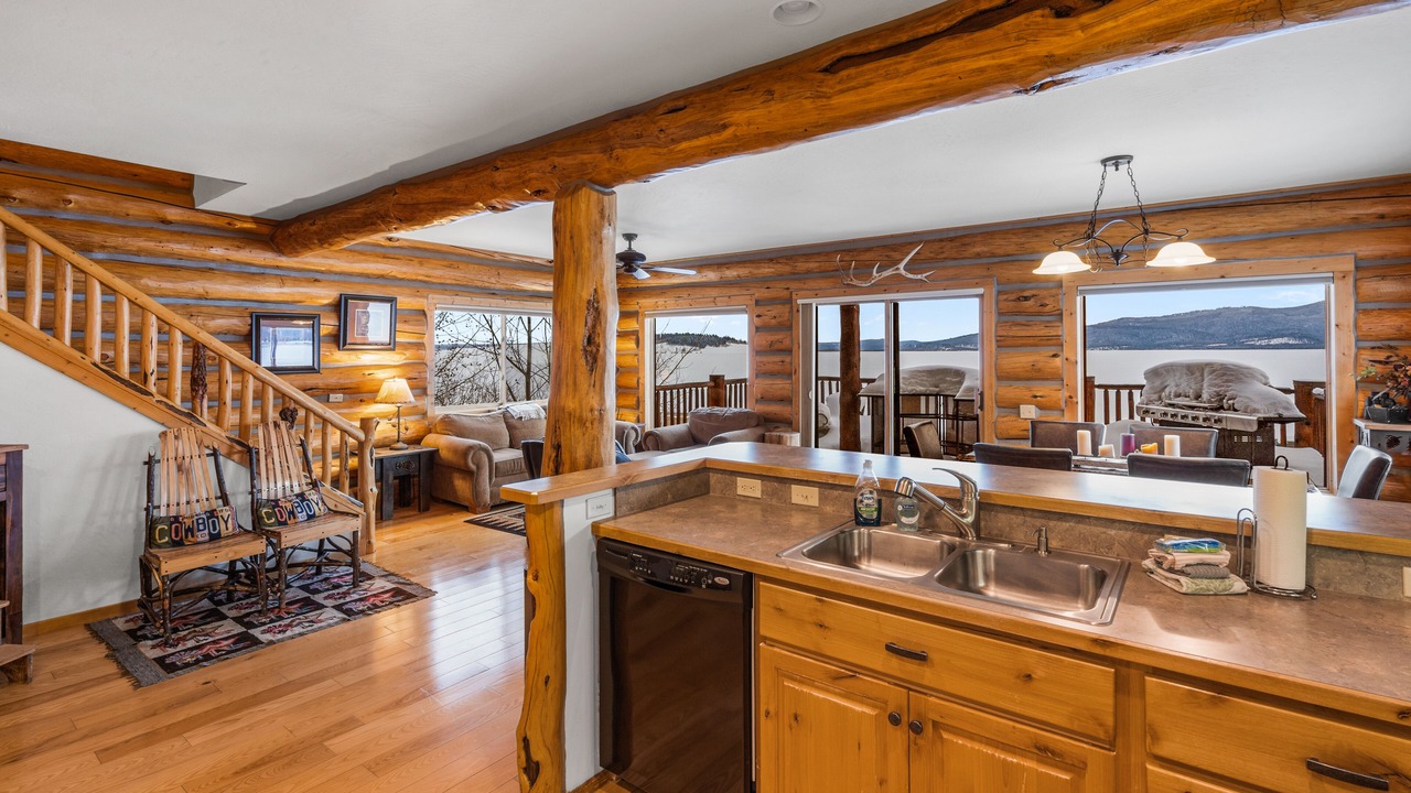 Photo of Kitchen in West Yellowstone