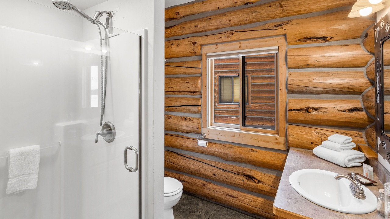 Photo of Bathroom in West Yellowstone