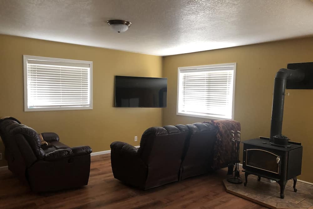 Photo of Livingroom in Star Valley Ranch