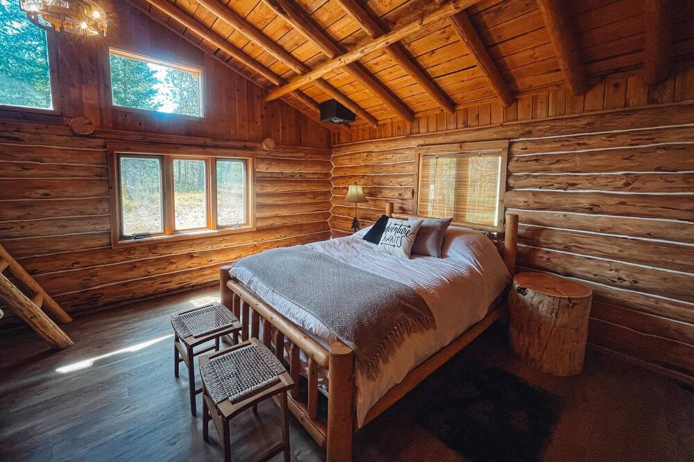 Photo of Bedroom in Condon