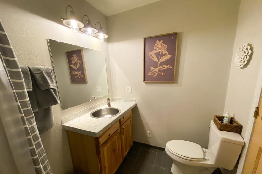 Photo of Bathroom in Leigh Creek Estates