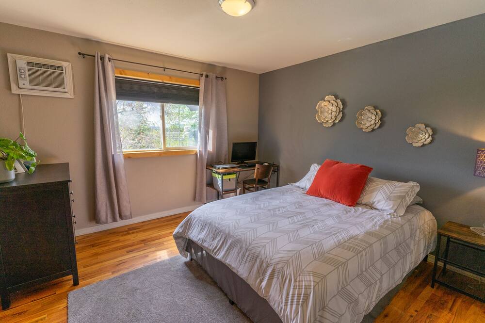 Photo of Bedroom in Leigh Creek Estates