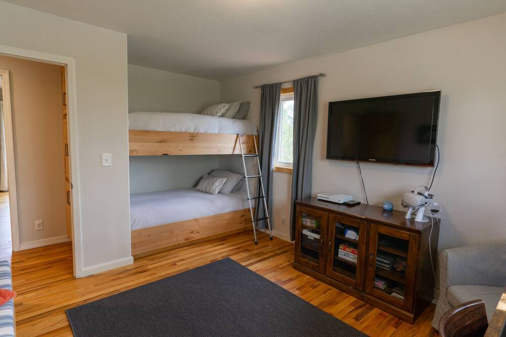 Photo of Bedroom in Leigh Creek Estates