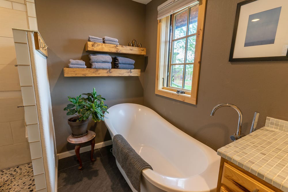 Photo of Bathroom in Leigh Creek Estates