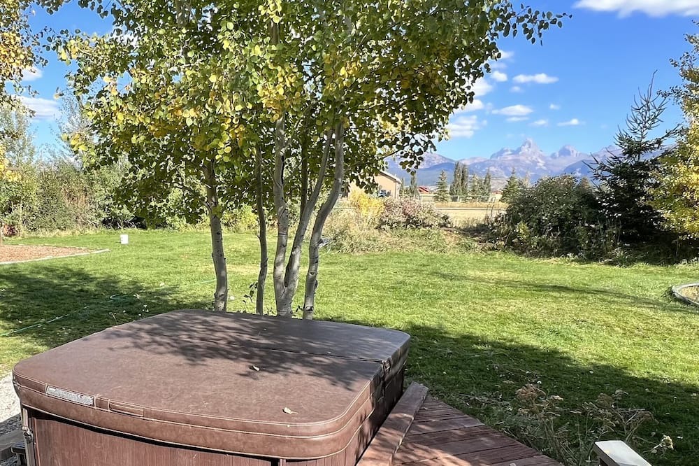 Photo of Outdoor in Leigh Creek Estates