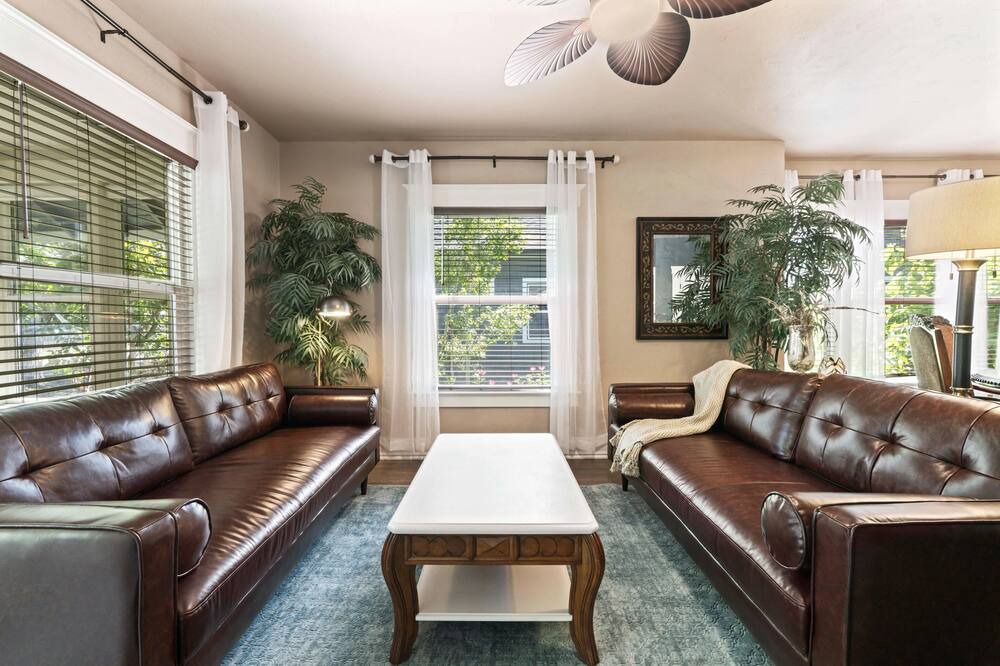 Photo of Livingroom in Harrison Boulevard