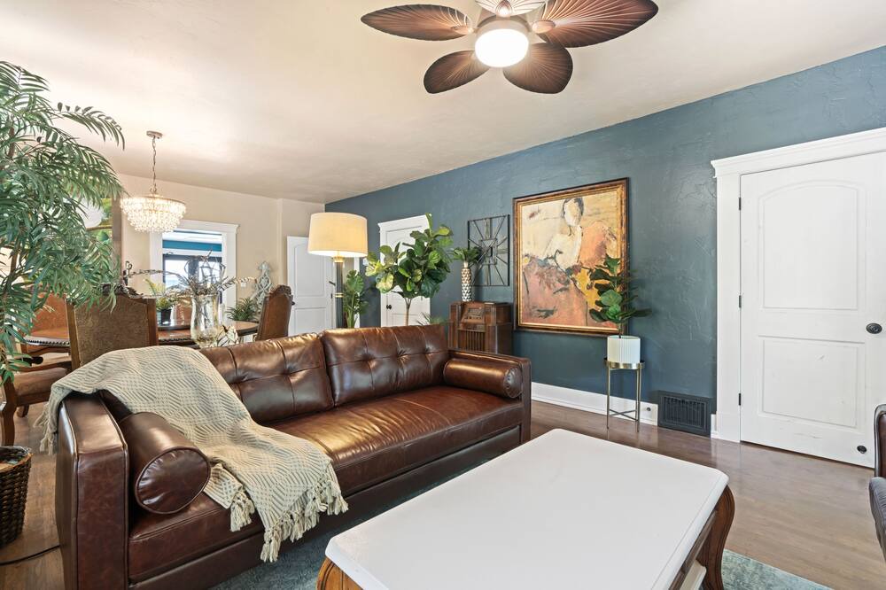 Photo of Livingroom in Harrison Boulevard