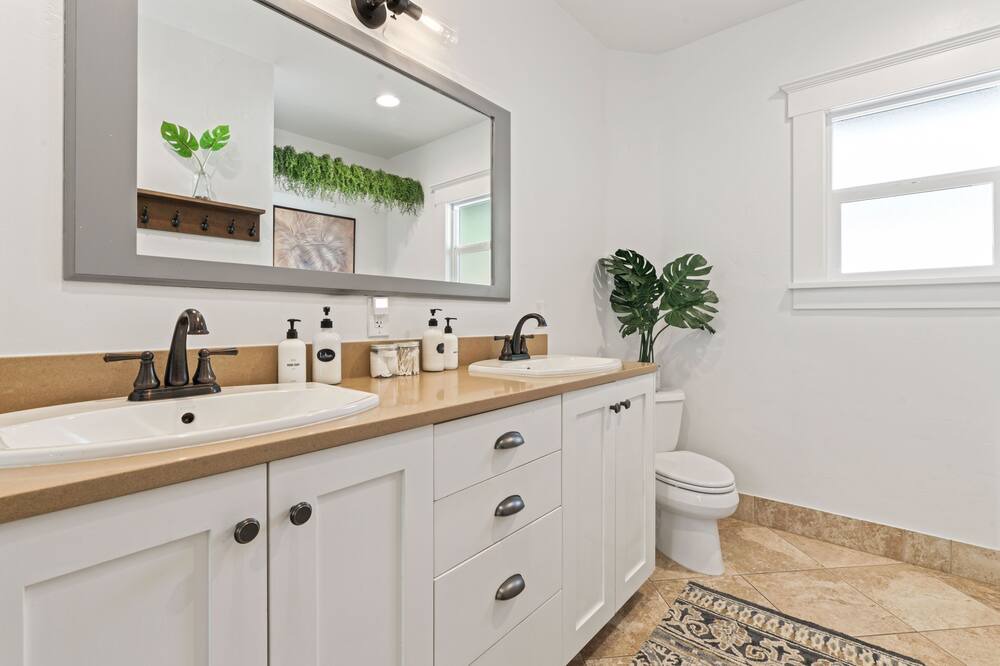 Photo of Bathroom in Harrison Boulevard