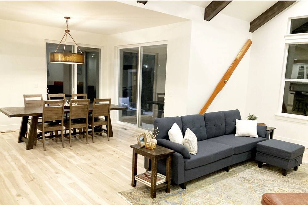 Photo of Livingroom in Evergreen