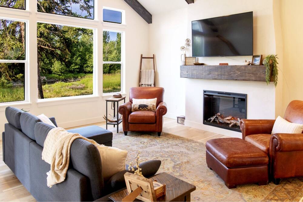 Photo of Livingroom in Evergreen