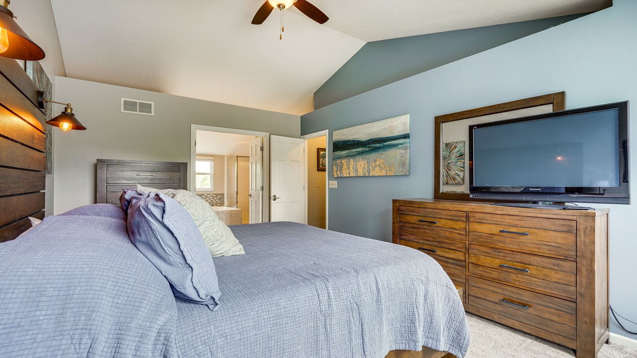 Photo of Bedroom in Lewis Center
