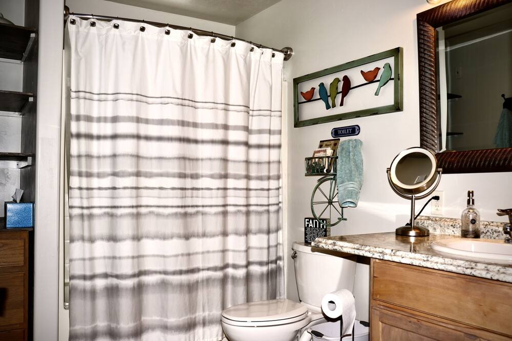 Photo of Bathroom in Elmo