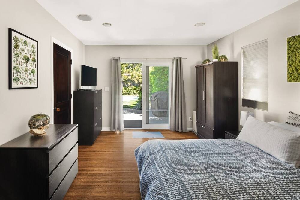 Photo of Bedroom in Mid-Wilshire