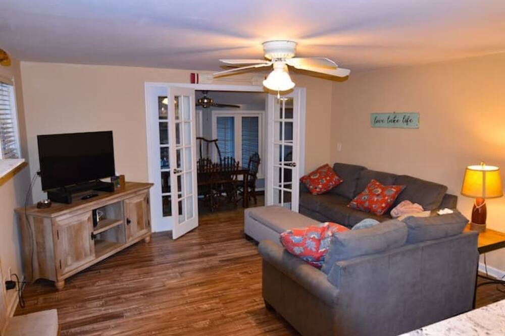 Photo of Livingroom in Albemarle