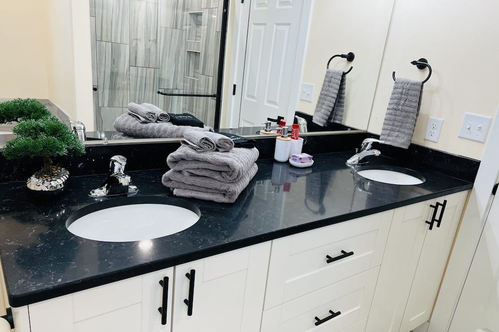 Photo of Bathroom in Ward County