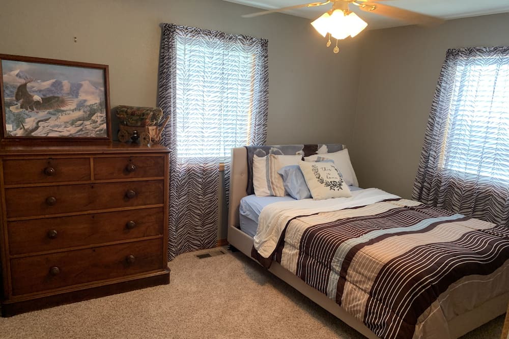 Photo of Bedroom in Compton