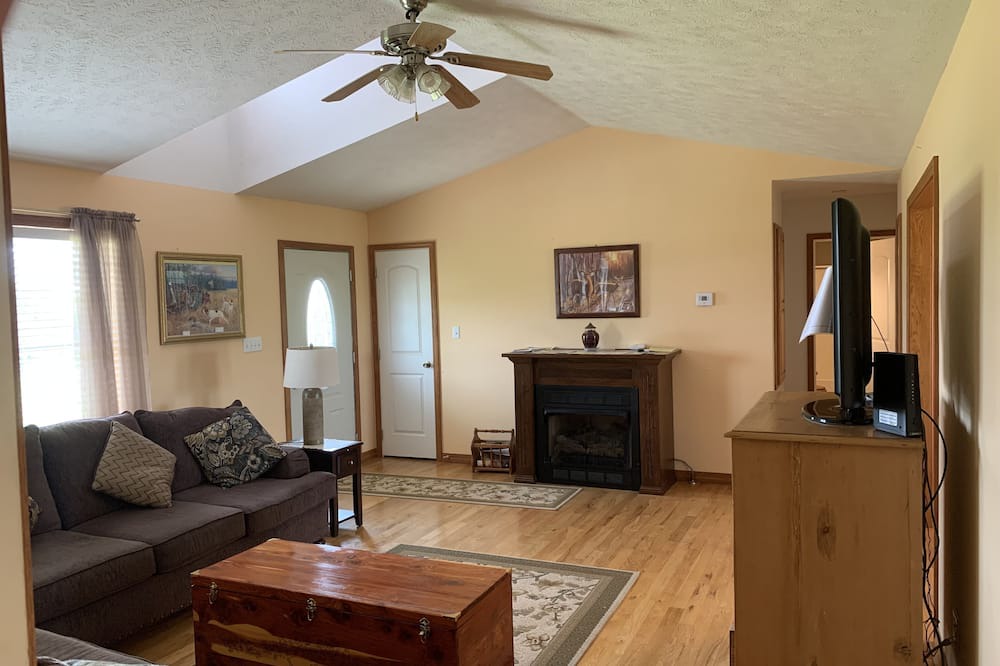 Photo of Livingroom in Compton