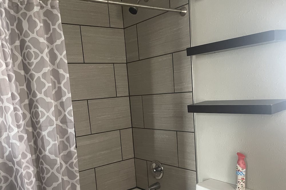 Photo of Bathroom in Glendive
