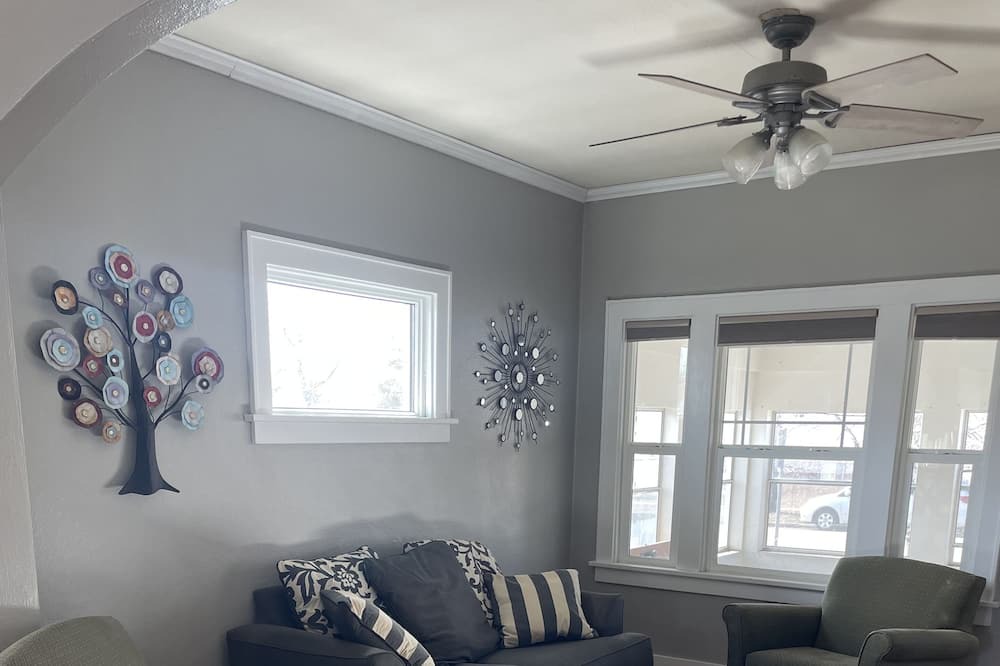 Photo of Livingroom in Glendive