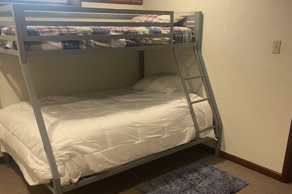 Photo of Bedroom in Glendive