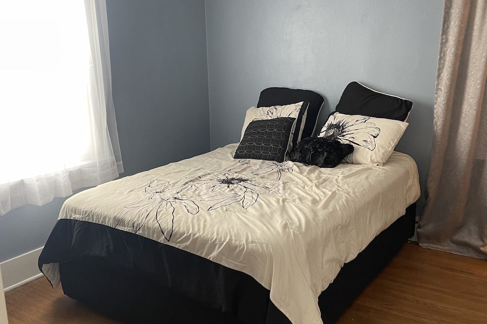 Photo of Bedroom in Glendive