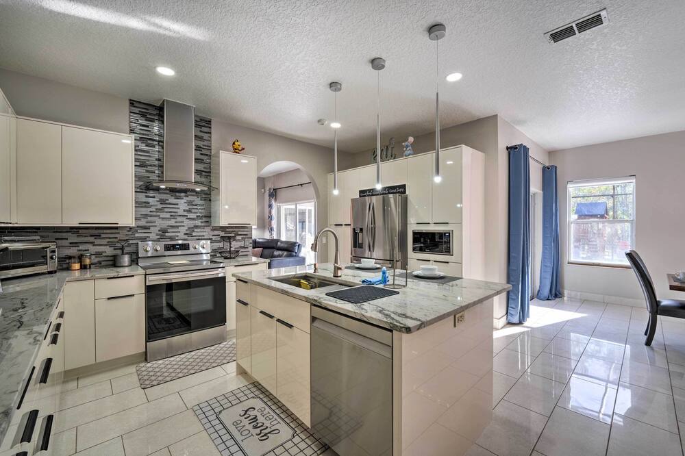 Photo of Kitchen in Crescent Lakes