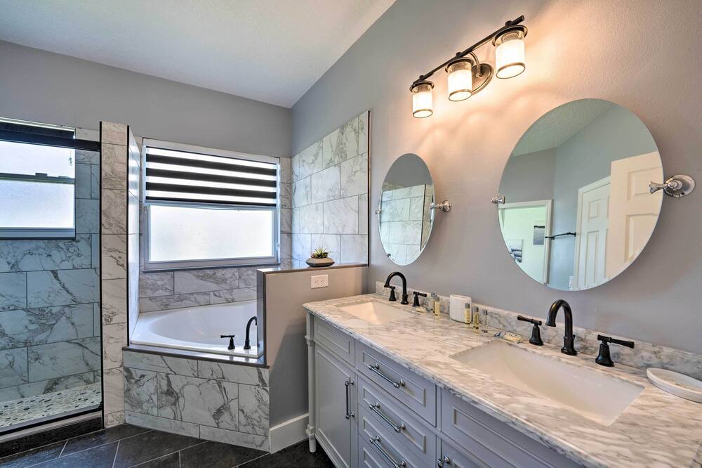 Photo of Bathroom in Crescent Lakes