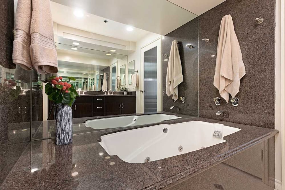 Photo of Bathroom in Pacific Terrace