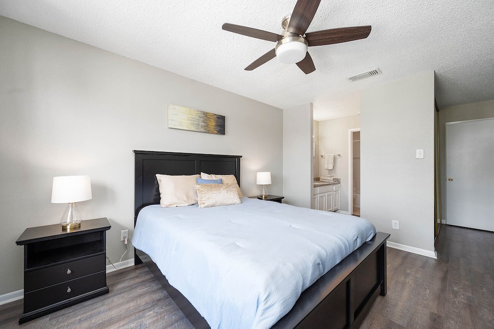 Photo of Bedroom in League City