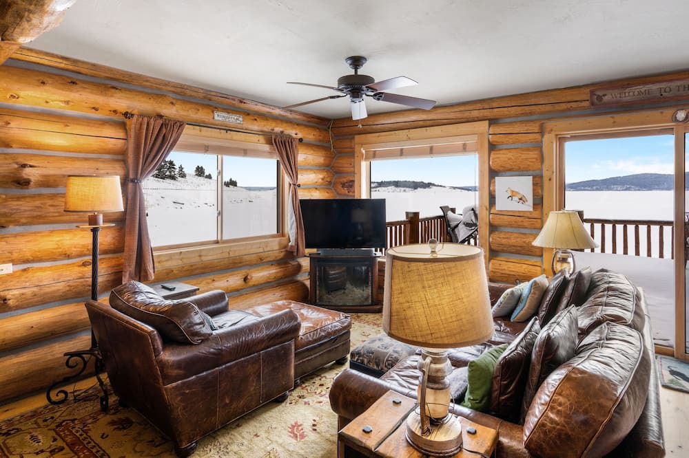 Photo of Livingroom in West Yellowstone