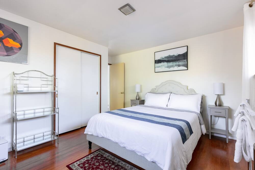 Photo of Bedroom in Bryn Mawr-Skyway