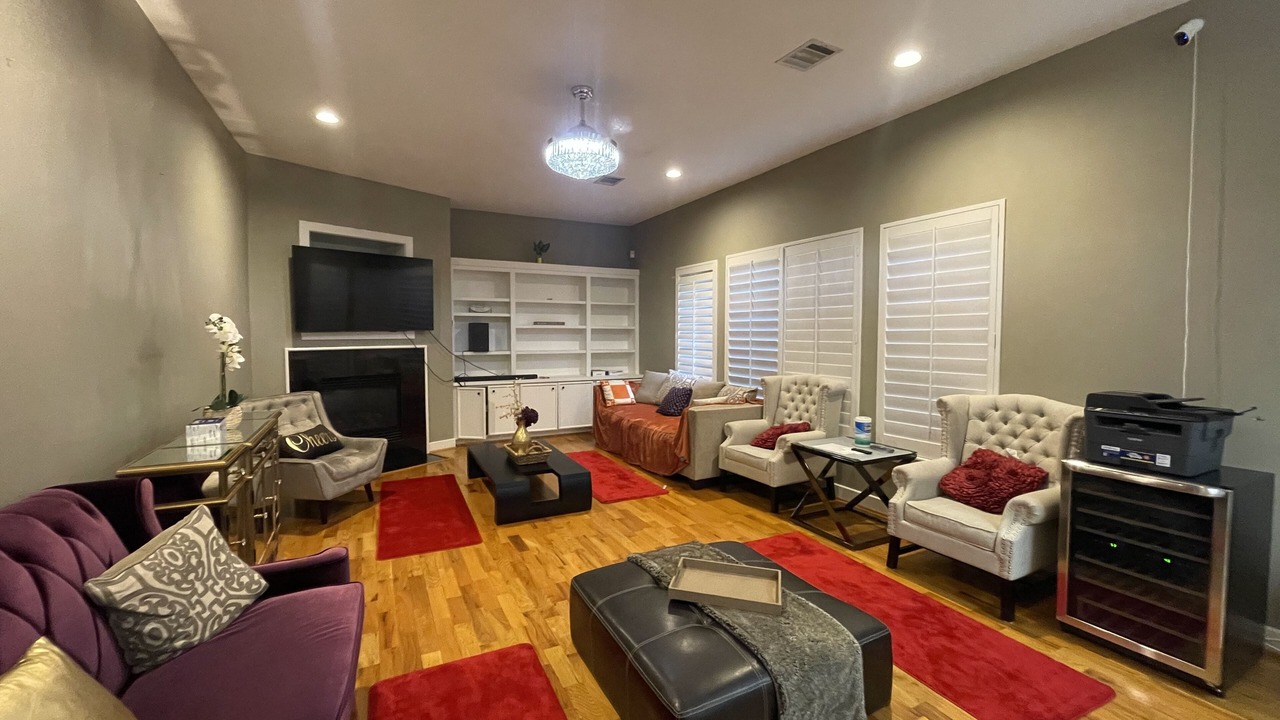 Photo of Livingroom in Uptown