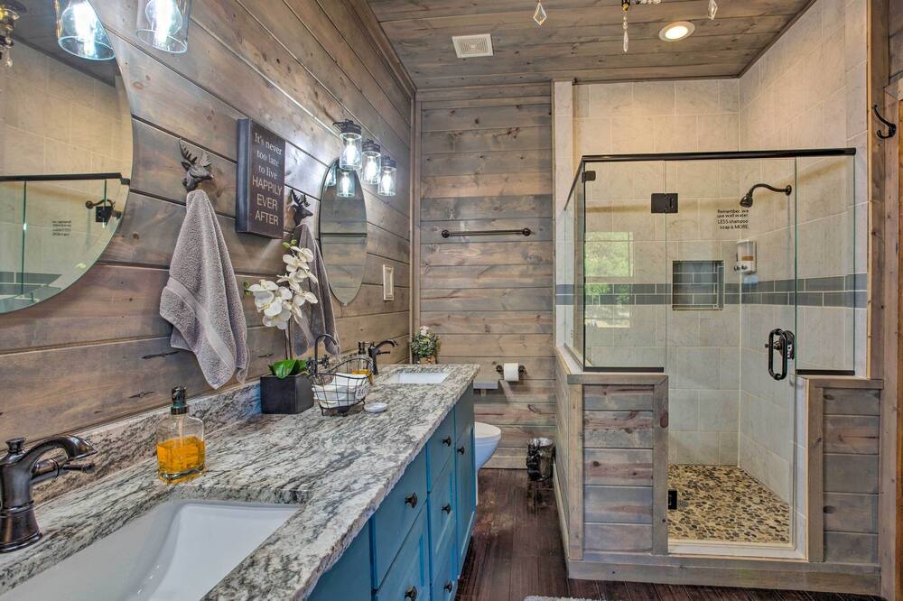 Photo of Bathroom in Durant