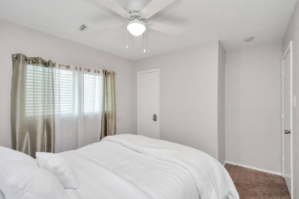 Photo of Bedroom in Lakeville