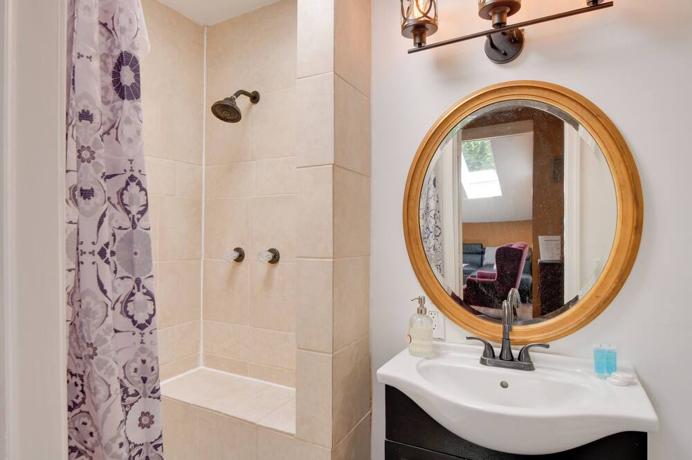 Photo of Bathroom in Fairland
