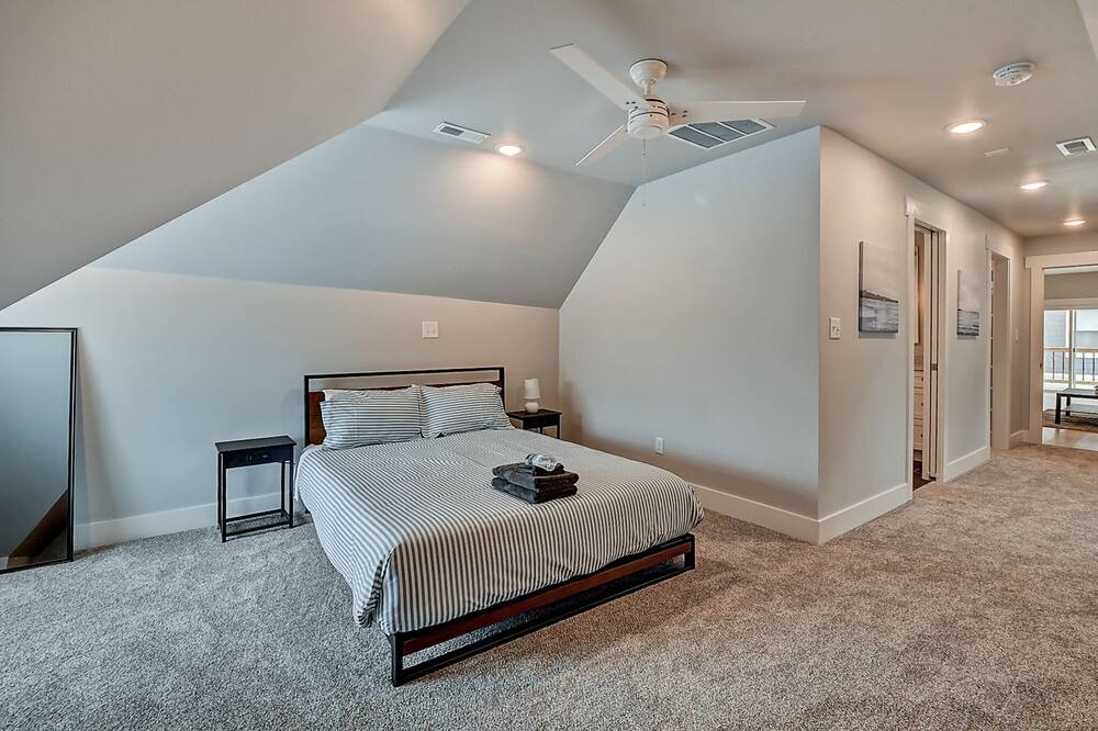 Photo of Bedroom in Holy Cross