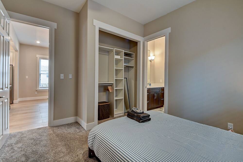 Photo of Bedroom in Holy Cross