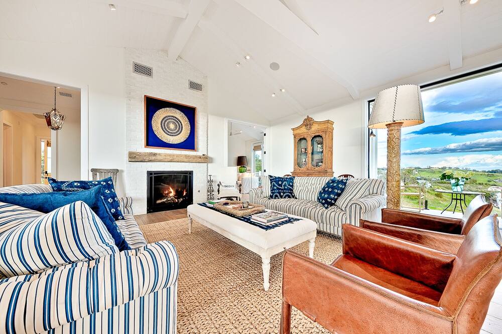Photo of Livingroom in Western Malibu