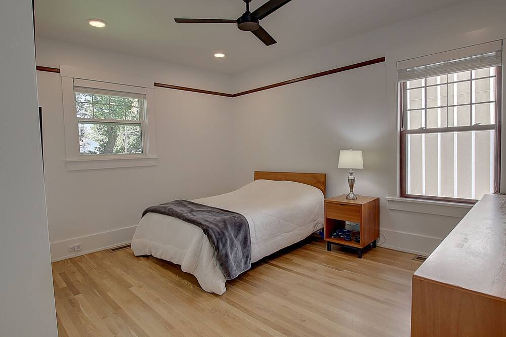 Photo of Bedroom in University District