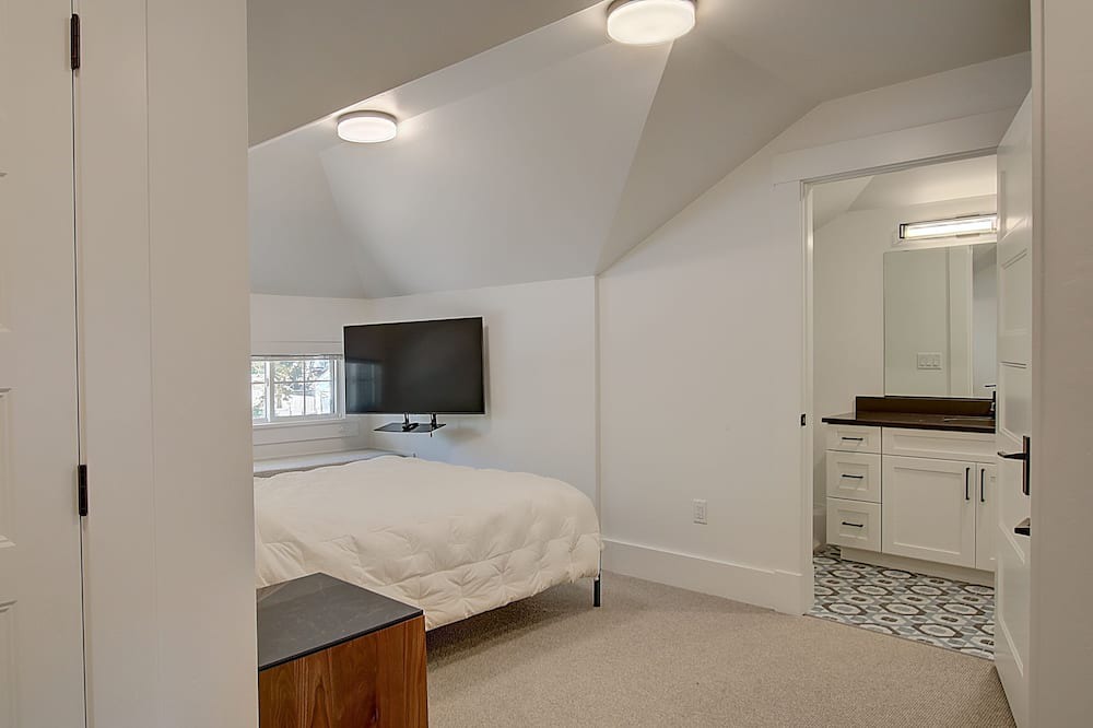 Photo of Bedroom in University District