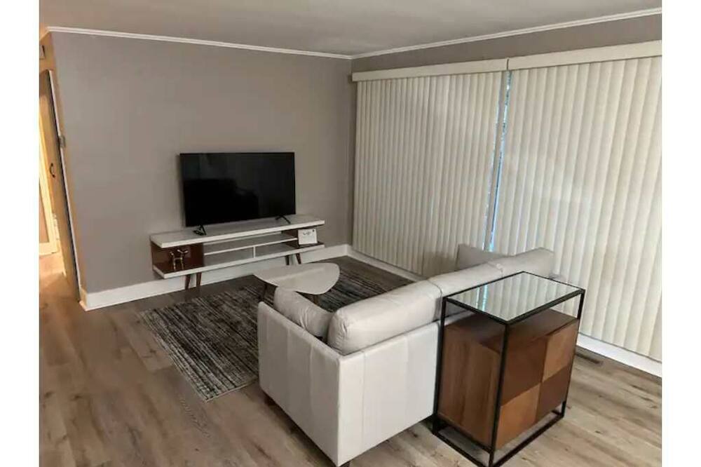 Photo of Livingroom in Livonia