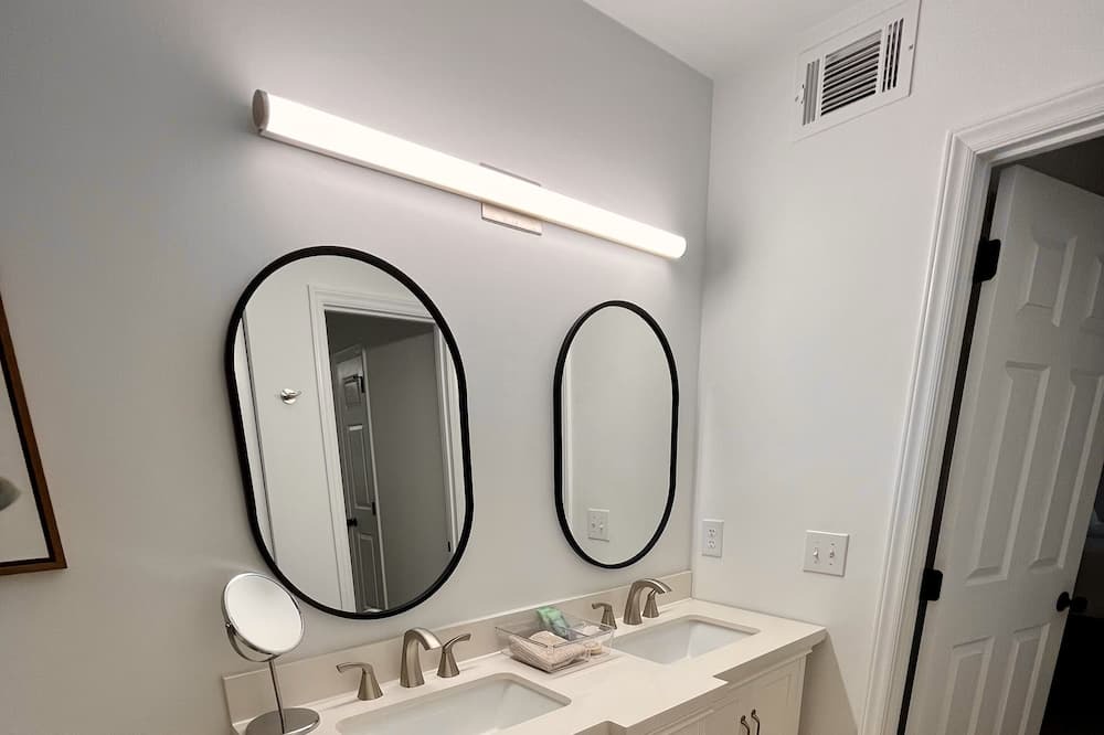 Photo of Bathroom in Piper Glen Estates