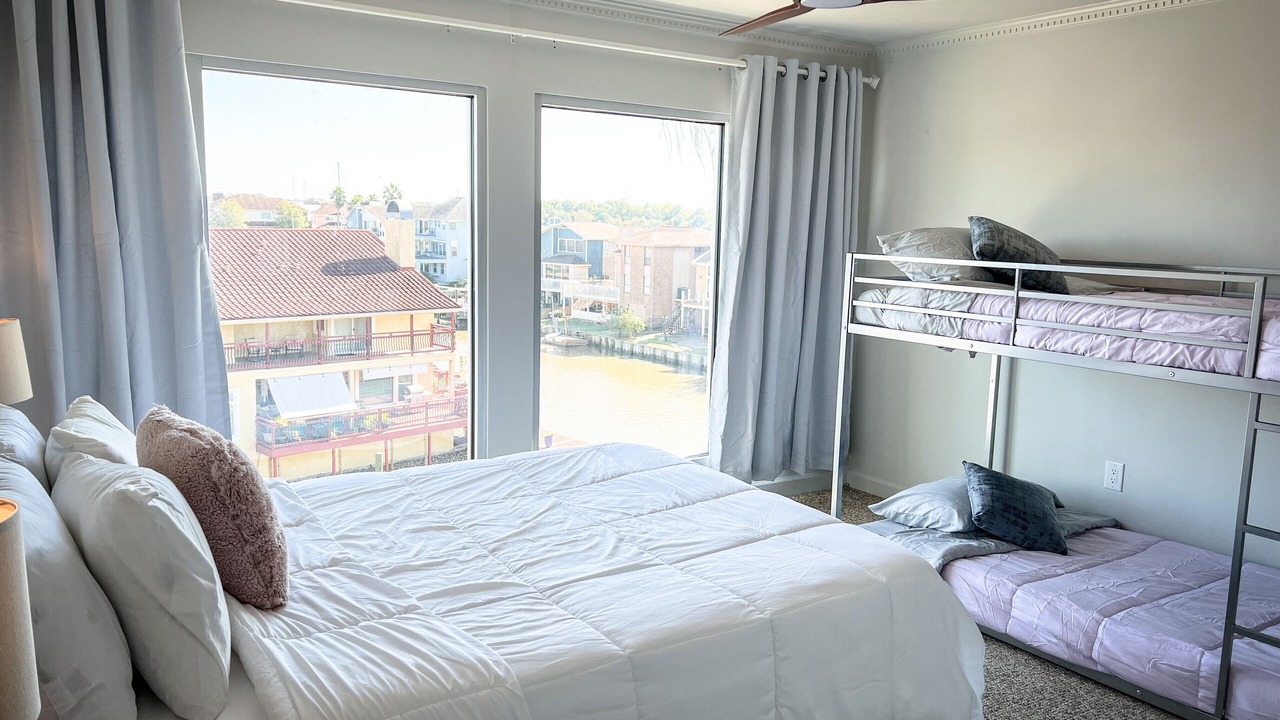 Photo of Bedroom in Nassau Bay