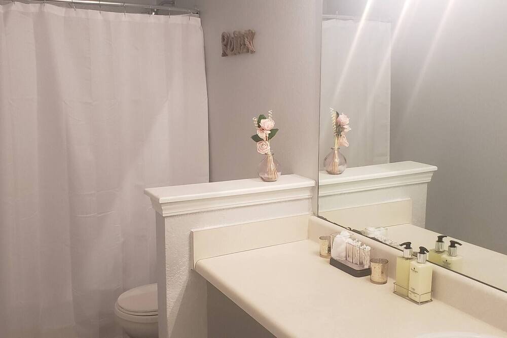 Photo of Bathroom in Huntcliff
