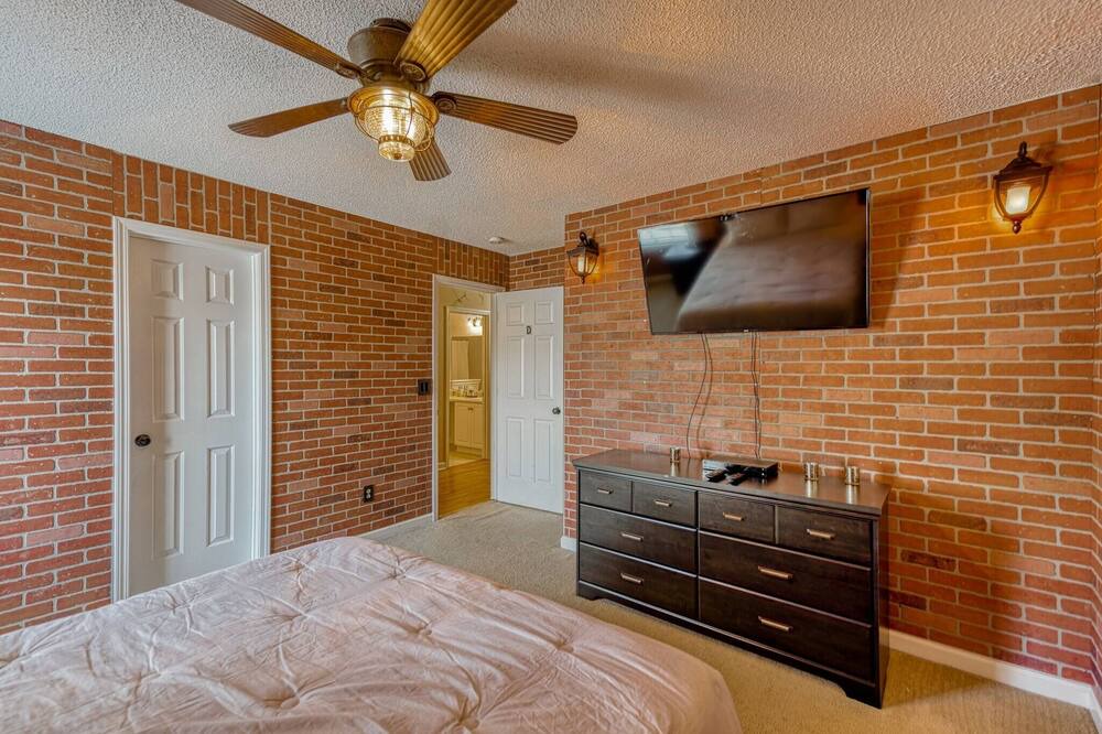 Photo of Bedroom in Huntcliff