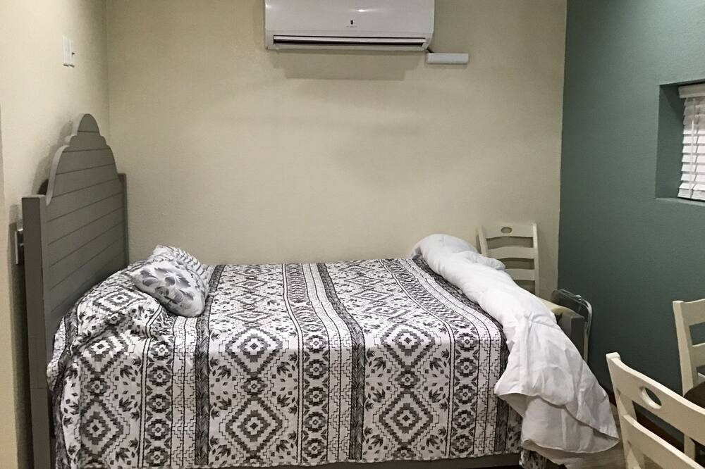 Photo of Bedroom in Agua Dulce