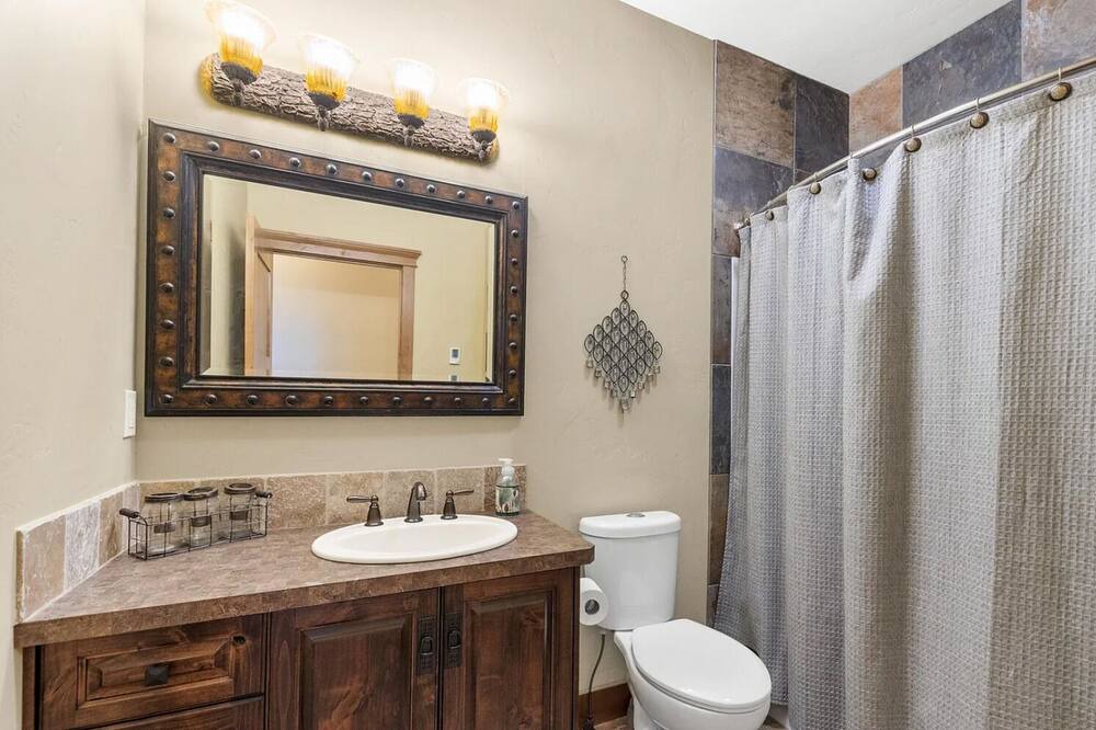 Photo of Bathroom in Lincoln County