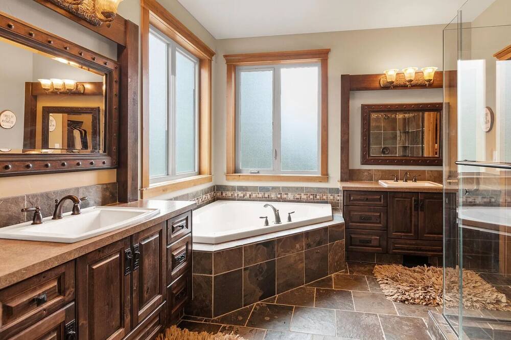 Photo of Bathroom in Lincoln County