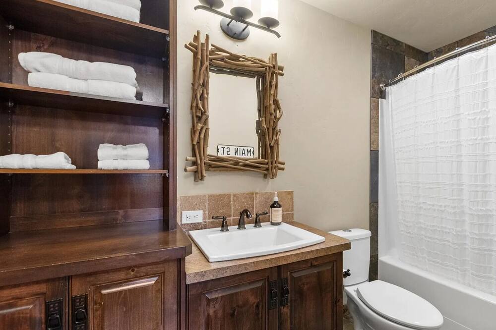 Photo of Bathroom in Lincoln County