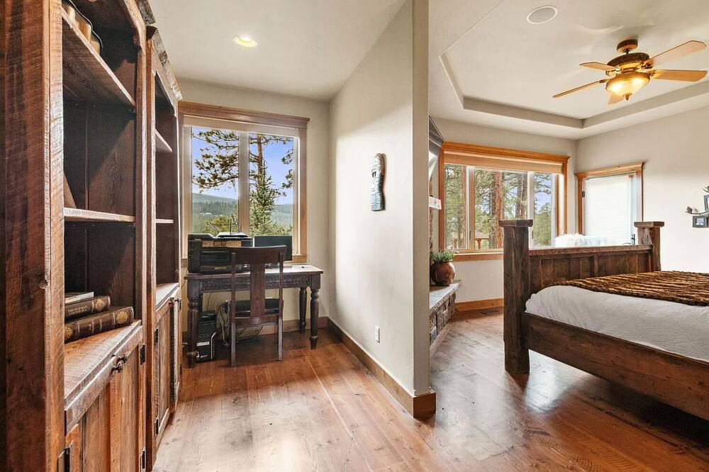 Photo of Bedroom in Lincoln County
